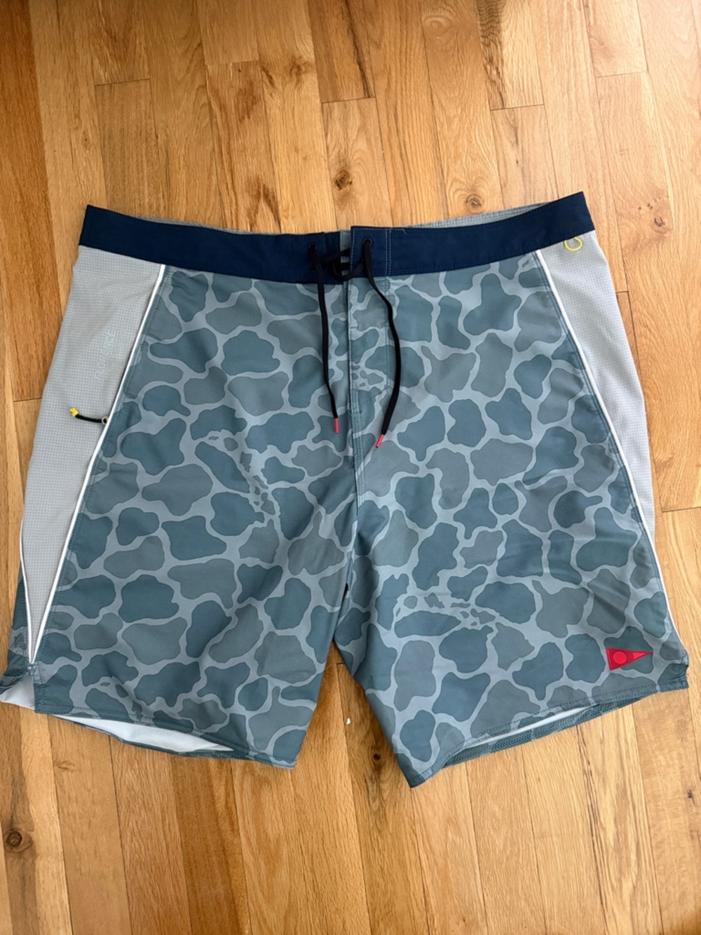 Florence Marine X Men’s 38 Swim Trunks Blue Green Camo Ocean Print NWOT Surf